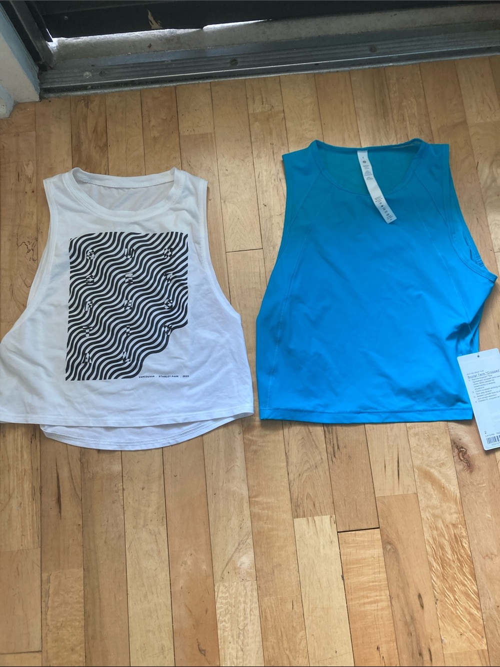 Bundle of. 2 Lululemon crop tanks size 2.